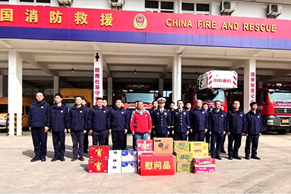 市消防支隊(duì)慰問消防救護(hù)中心.jpg