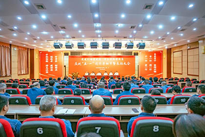 慶祝“五·一”國(guó)際勞動(dòng)節(jié)暨表?yè)P(yáng)大會(huì) (1001).jpg