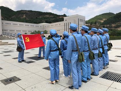 瀘天化股份公司工會(huì)組織先模代表赴延安開展“不忘初心跟黨走，牢記使命勇?lián)?dāng)”學(xué)習(xí)教育活動(dòng)