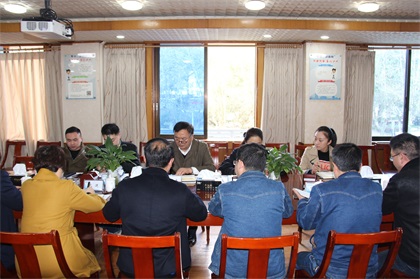 瀘州市總工會黨組書記、常務(wù)副主席鐘華貴一行到瀘天化股份公司調(diào)研