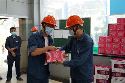 瀘天化股份公司總經(jīng)理趙永清率隊開展“送清涼”慰問活動