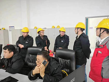 趙元柱率隊(duì)到硝酸車間檢查指導(dǎo)工作