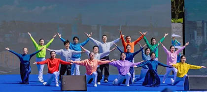 公司情景舞蹈參加2024年瀘州市慶?！拔逡弧眹H勞動節(jié)文藝匯演