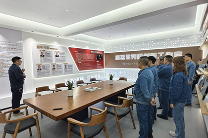 瀘天化股份公司工會組織廣大員工參觀勞模和工匠創(chuàng)新工作室及詩書畫院